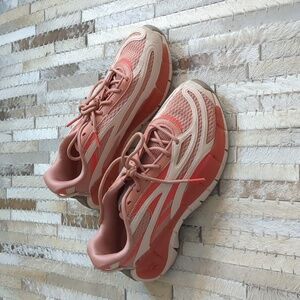 Reebok Zig Kinetica 2.5 Canyon Coral Women's 8.5 Sneakers
